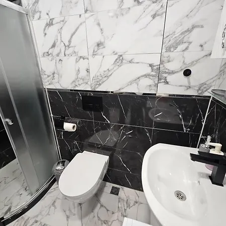 Small Flat - Walk To Station & Cathedral *