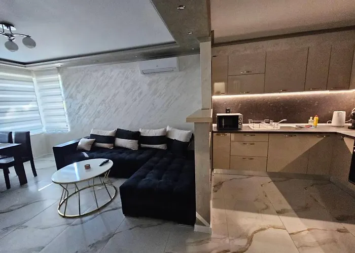 Small Flat - Walk To Station & Cathedral *