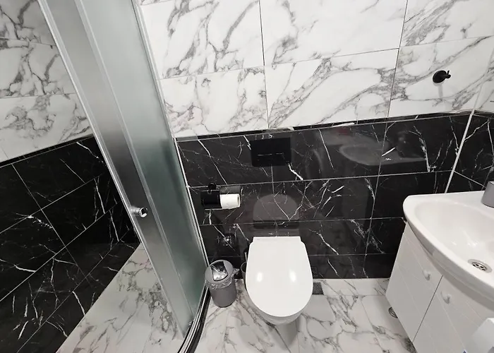 Small Flat - Walk To Station & Cathedral