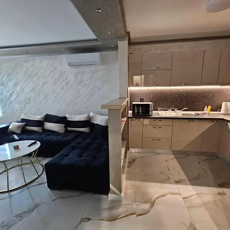 Small Flat - Walk To Station & Cathedral *